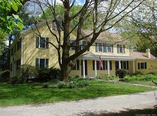 527 Dugg Hill Rd, Woodstock, CT 06281