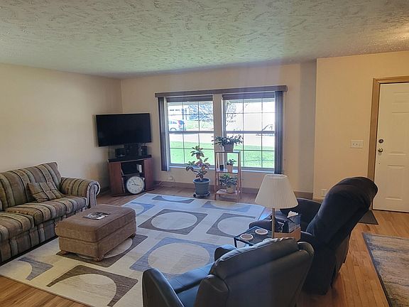 4th image of 102 Mayfield Dr