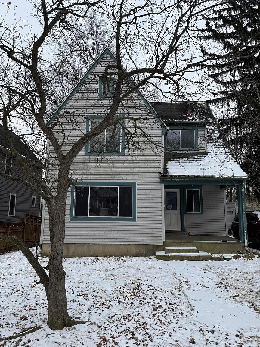 401 W Summit St photo 1