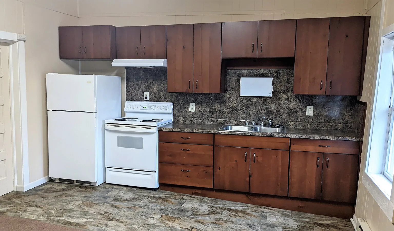 2 bed, 1.0 bath, 650 sqft, $675 — Photo 1