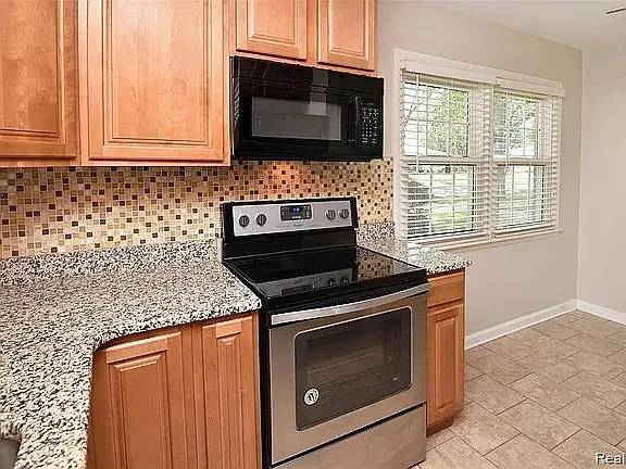 28057 Brentwood St — Photo 16