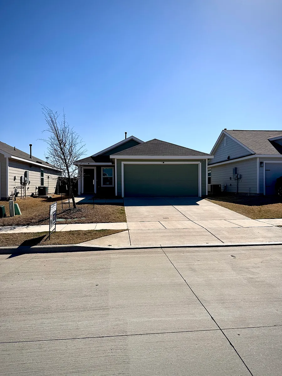 Building Photo - 3221 Coyote Way
