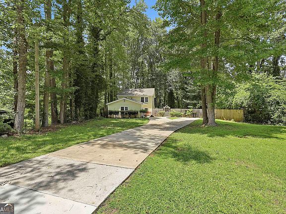 3rd image of 184 Fairview Dr
