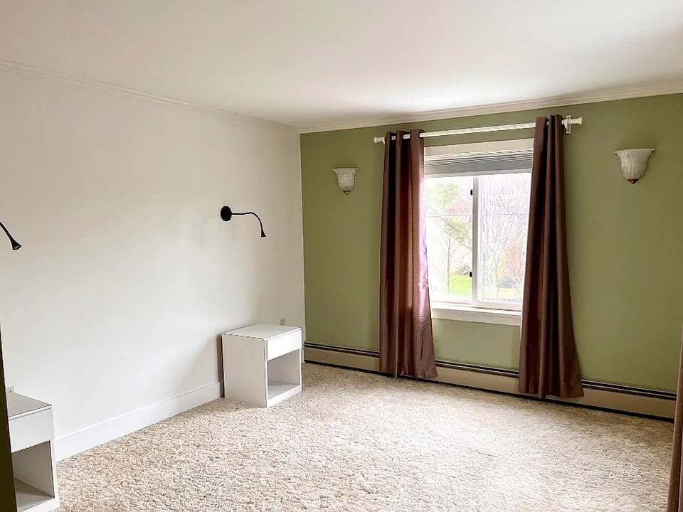 Bedroom would easily accommodate a king size mattress
