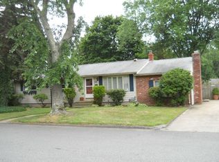 26 Perkins St, Warwick, RI 02886