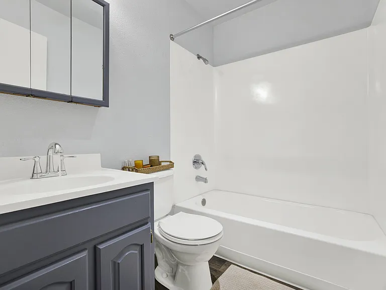 Kentwood Apartments — Photo 21