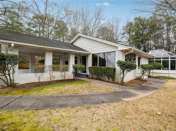 2395 Dodson Dr, East Pt, GA 30344