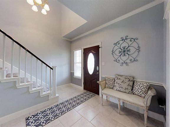5th image of 9059 N Point Dr