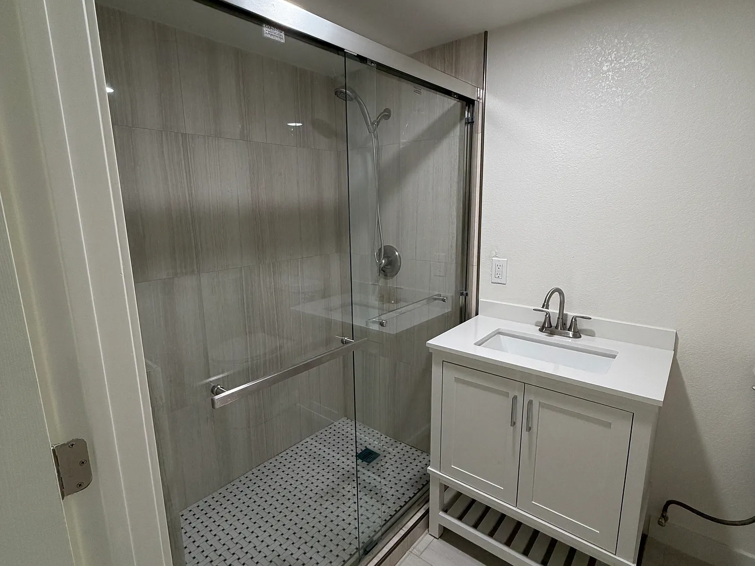 9420 Emerald Grove Ave — Photo 3