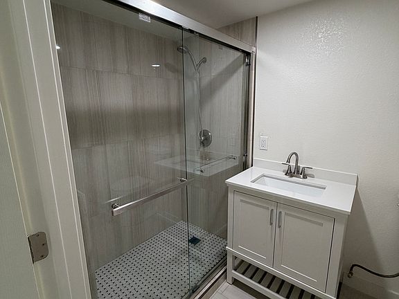 3rd image of 9420 Emerald Grove Ave #1