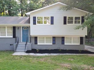5721 Sandhurst Dr, Forest Park, GA