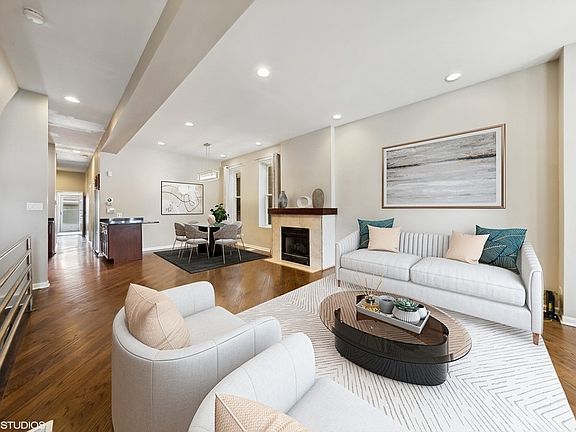 3rd image of 524 N Oakley Blvd #1