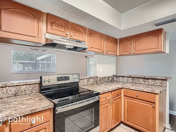 4th image of 8305 N Orangeview Ave