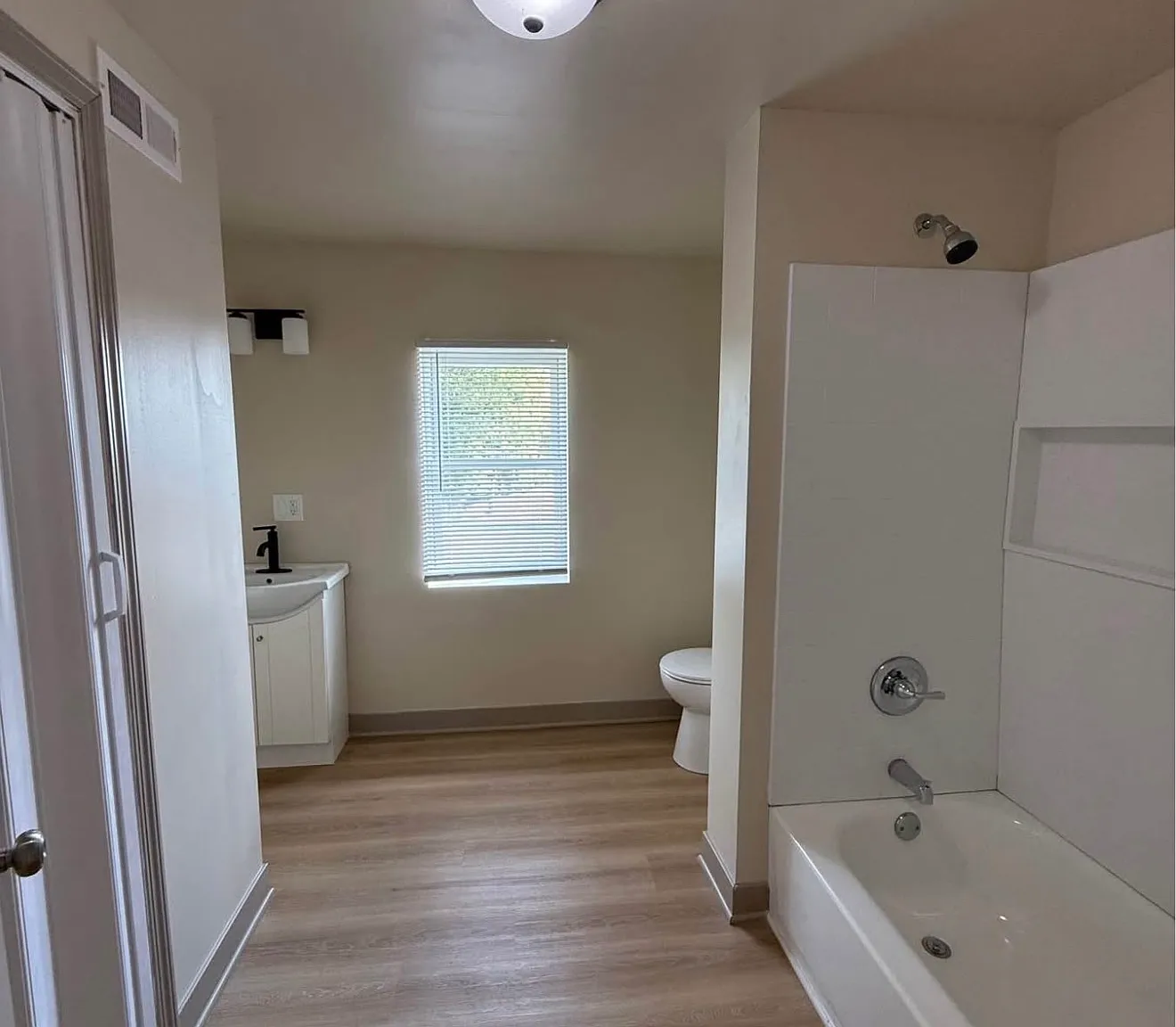 423 Marion Avenue - 3 — Photo 2