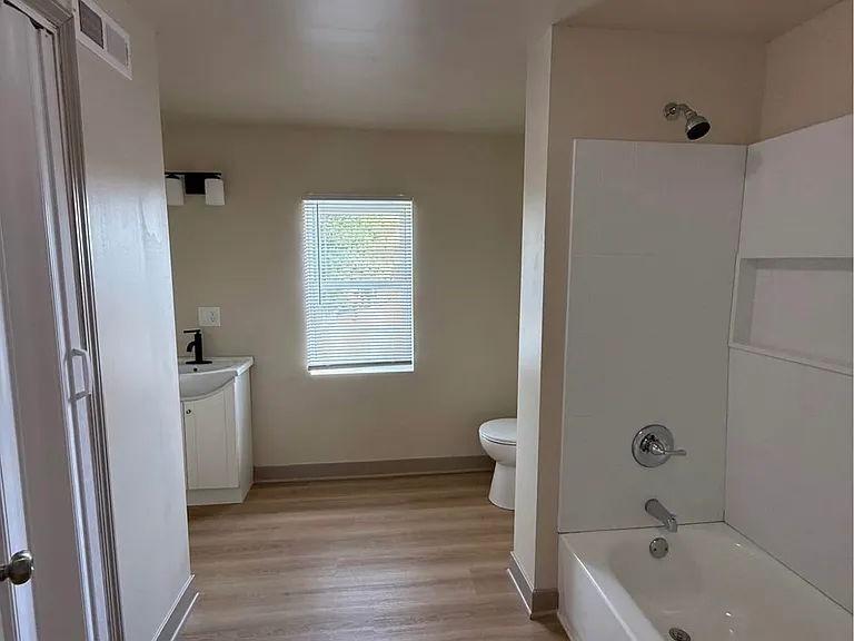 423 Marion Ave #3 — Photo 2