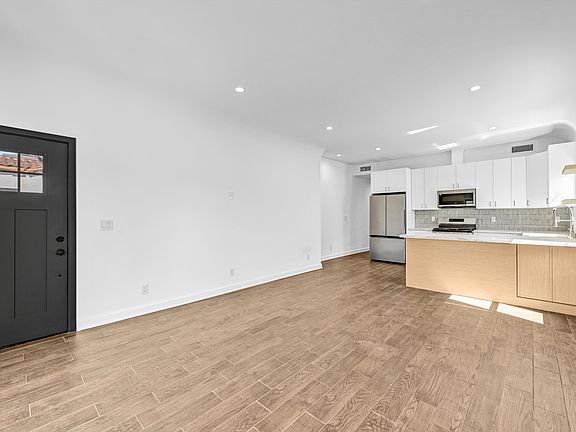 2nd image of 618 N Vista St