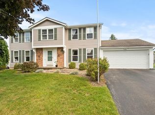28 Roxwood Dr, Rochester, NY 14612