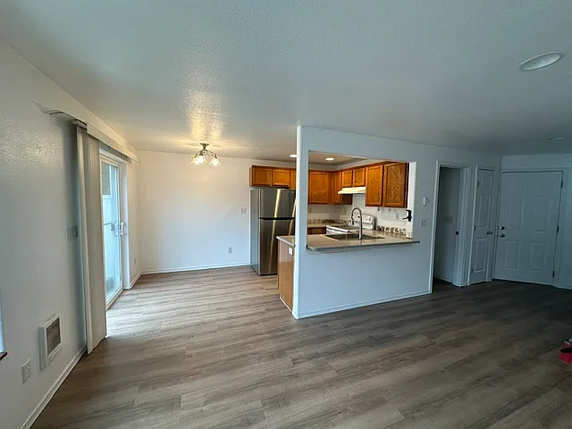 3 bed, 2.5 bath, 1300 sqft, $2,350 — Photo 3