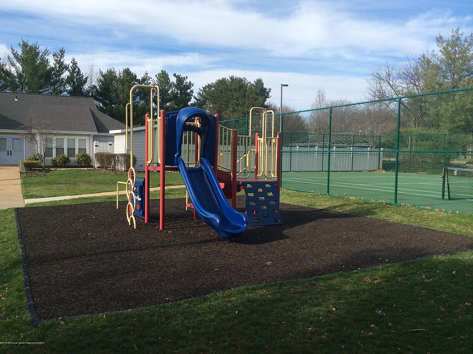 2nd image of 4 Dallenbach Ln #4