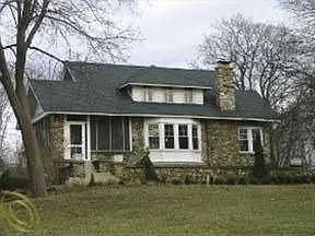 1525 S Milford Rd photo 1