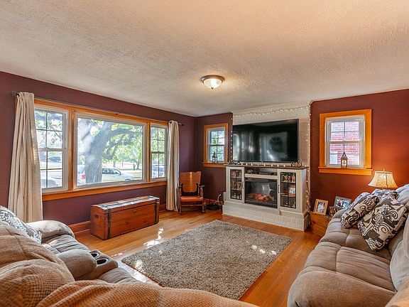 5th image of 211 W Grace St