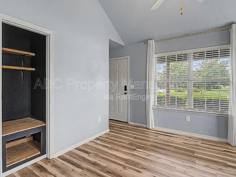 3801 SW Gibson Ave — Photo 14