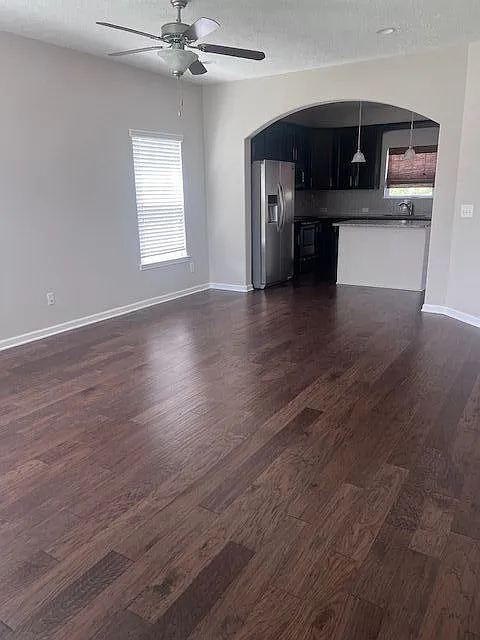4 bed, 3.5 bath, 2391 sqft, $2,500 — Photo 2