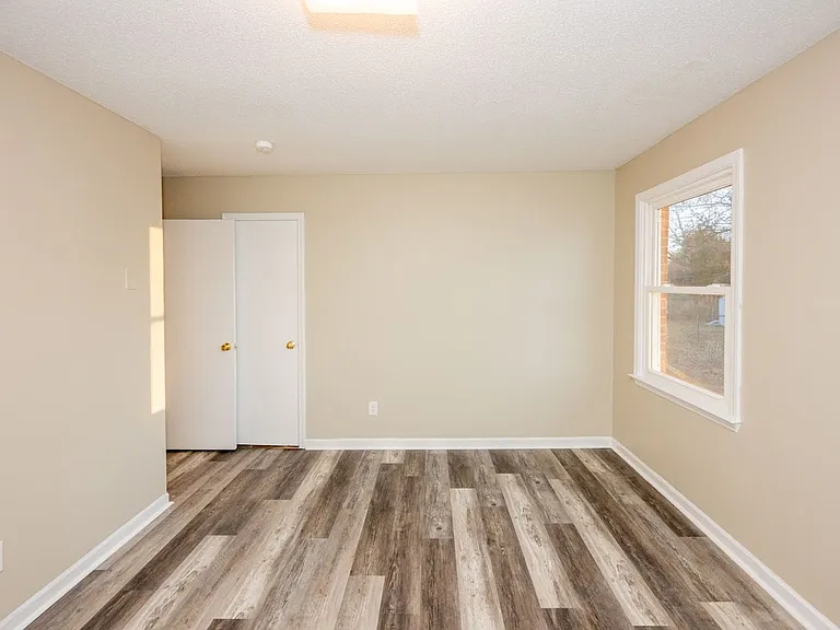 101 E Airview Dr — Photo 6