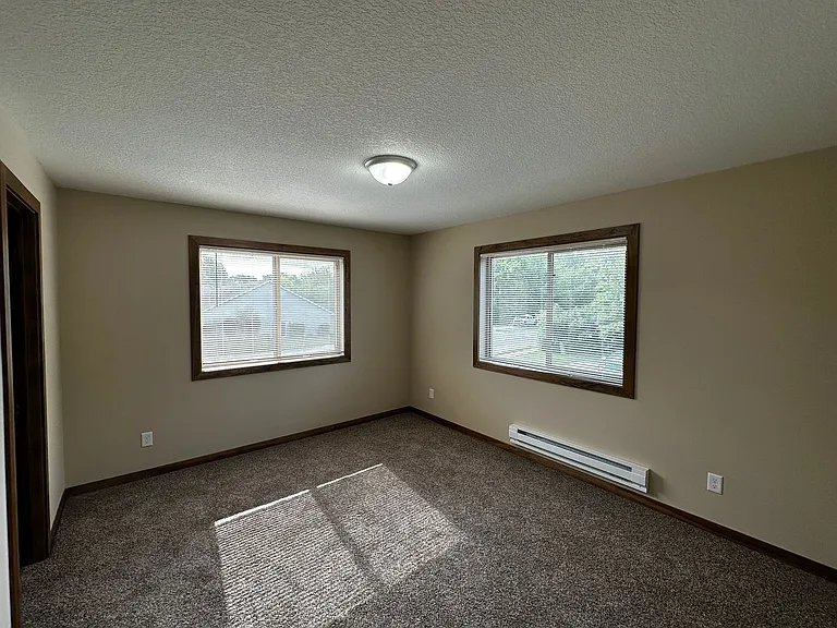 1009 3rd Ave NE — Photo 6