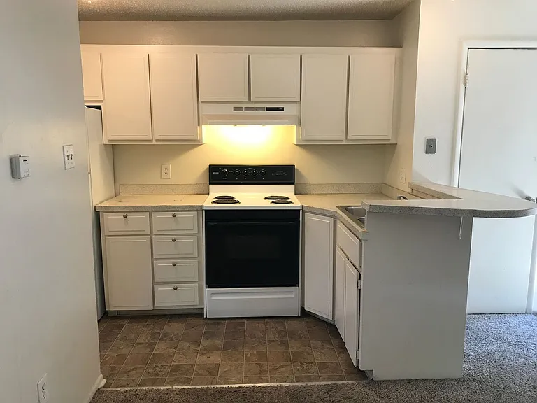 1455 N High St St Charles Apartments — Photo 16
