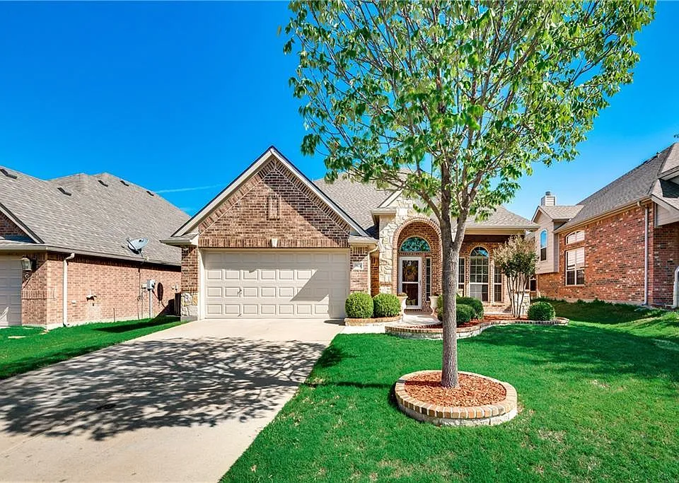 3824 Jeanette Ln