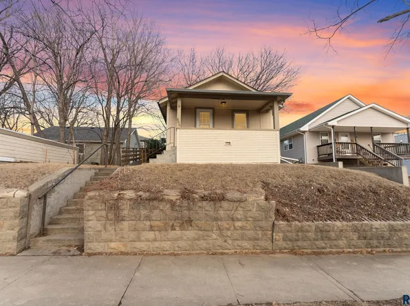 806 S Grange Ave, Sioux Falls, SD 57104