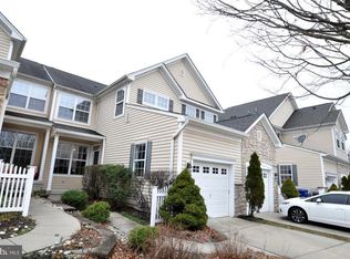17 Crest Ct, Mount Laurel, NJ 08054