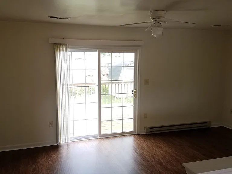 435-437 Chartridge Dr — Photo 9