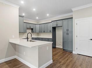 10100 S Willow St #307, Manchester, NH 03103
