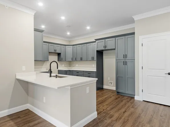 10100 S Willow Street #307, Manchester, NH 03103