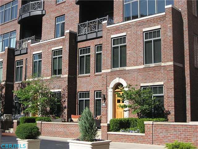 1st image of 261 Daniel Burnham Sq