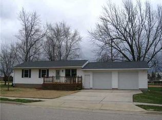 325 E South St, Lisbon, IA 52253