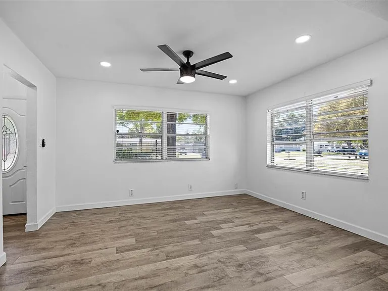 4427 W Oklahoma Ave — Photo 8