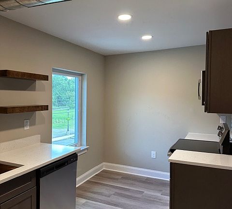 4th image of 427 Delaware Ave #301-B