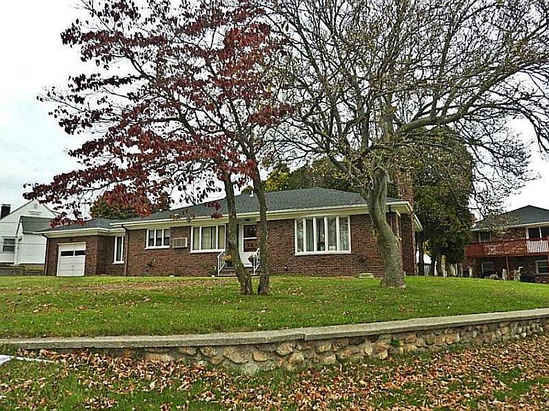 1st image of 20 Brentwood Dr