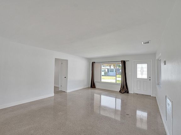 5th image of 1101 SW 31st Street
