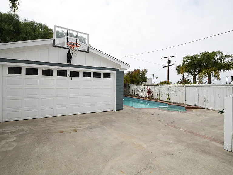 409 S Gertruda Ave — Photo 25