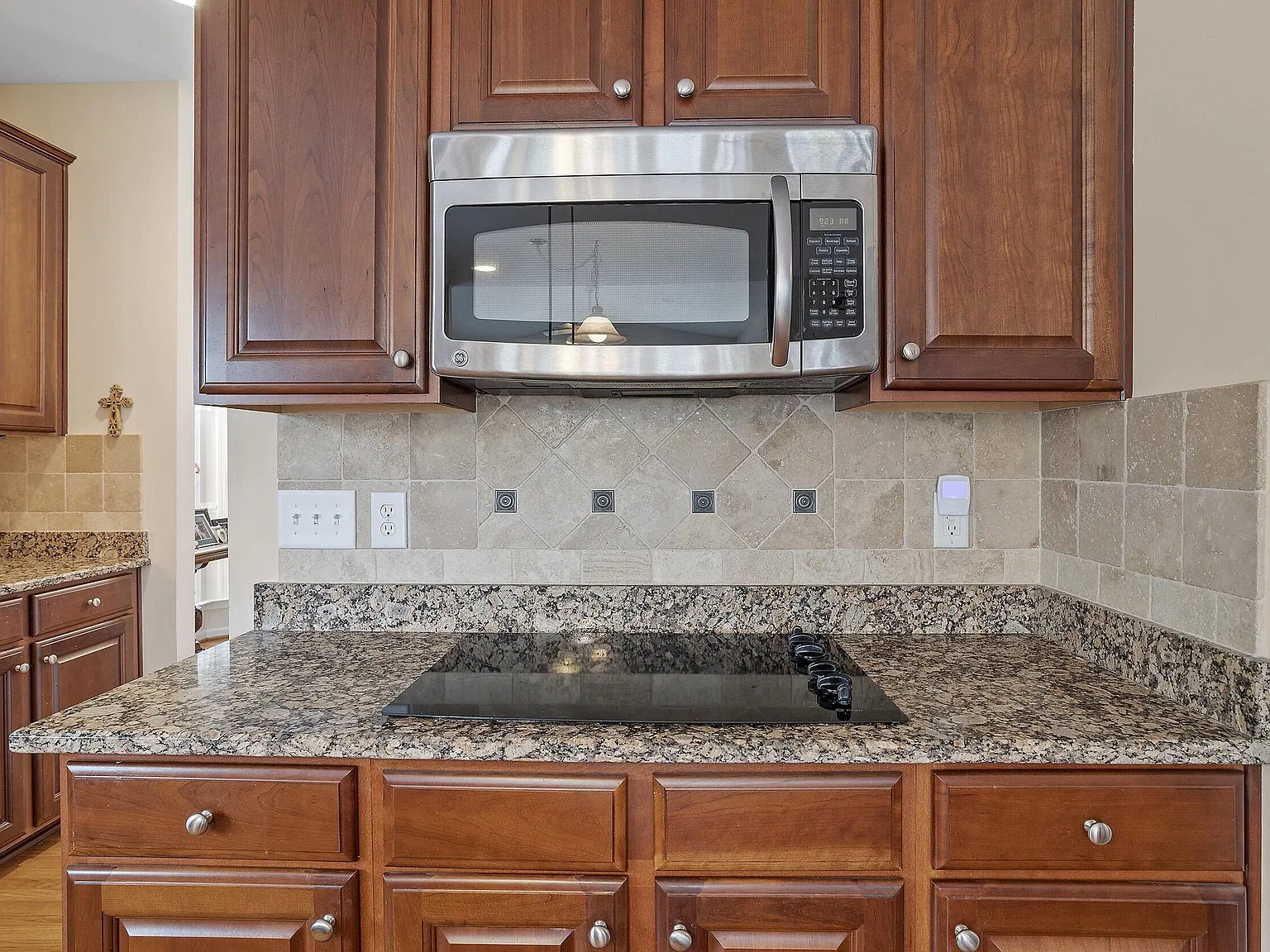 4 bed, 2.5 bath, 3034 sqft, $2,590 — Photo 4