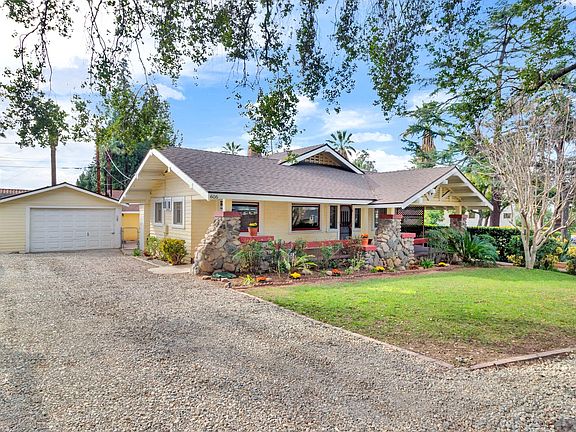 3rd image of 606 Cypress Cir