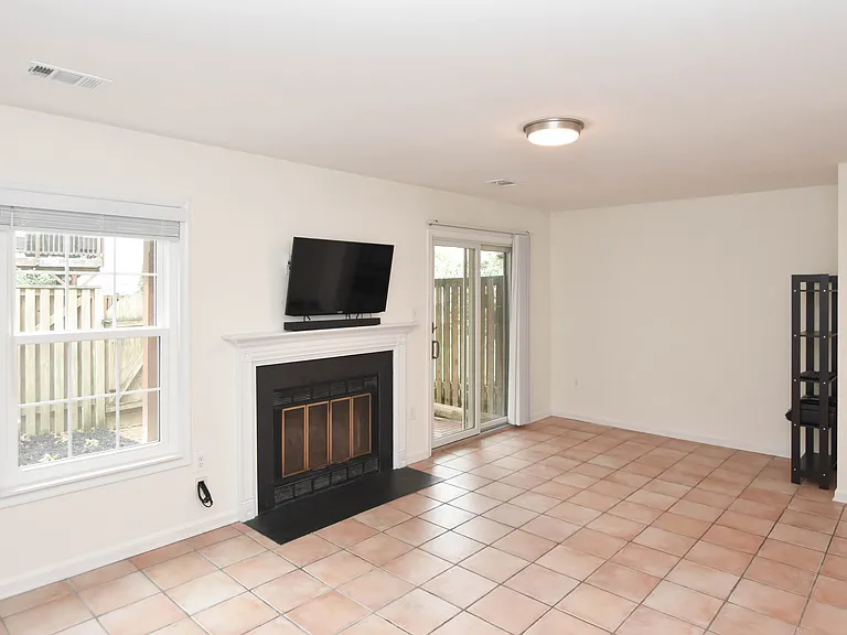 5843 Wye Oak Commons Ct — Photo 16