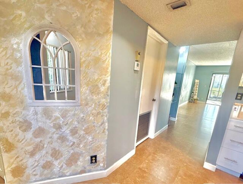 2202 S Cypress Bend Drive #101, photo 2