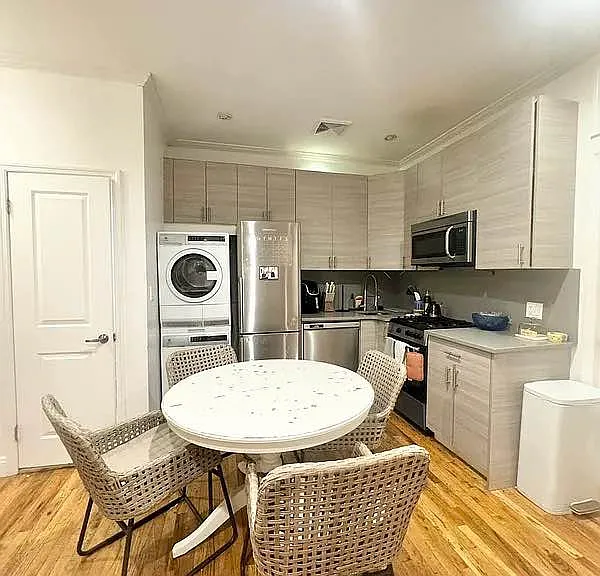 615 E 6th St #5A — Photo 2