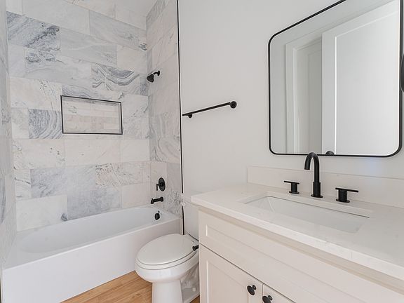 5th image of 3022 Rochester St