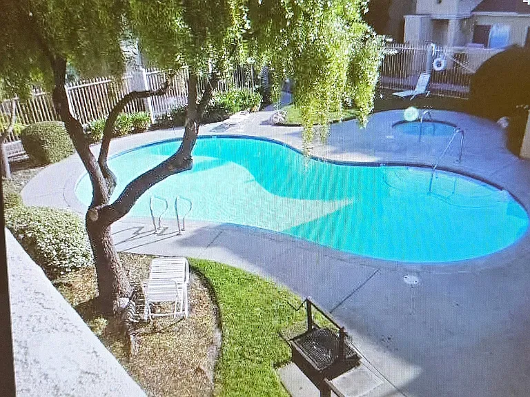 220 E Grant St — Photo 3